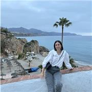 Profesora de Primaria y Pedagogía Terapéutica. Enseñó todas las asignaturas de Primaria y 1ero y 2do de la ESO. También francés